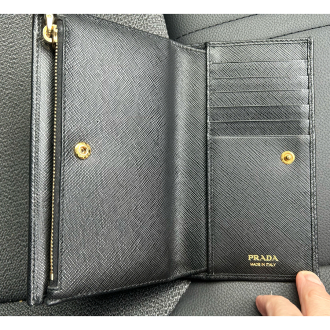 PRADA(プラダ)のPRADA 黒財布　メンズ、レディース兼用 メンズのファッション小物(折り財布)の商品写真