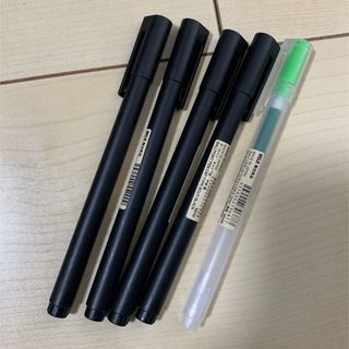 ムジルシリョウヒン(MUJI (無印良品))の無印良品　ボールペンキャップ式　本体黒×4  黄緑×1(ペン/マーカー)