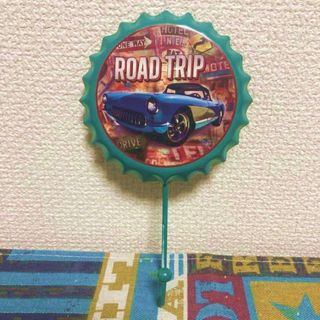 【新品】ボトルキャップ型 フック ROAD TRIP クラシックカー アメリカン(その他)