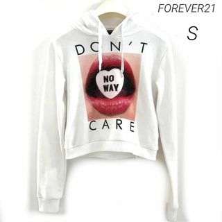 フォーエバートゥエンティーワン(FOREVER 21)のFOREVER21 ショート丈パーカー プリントスウェット S～M相当(パーカー)