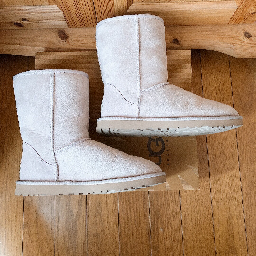 UGG(アグ)のUGG ムートンブーツ　アグ　25㎝　FEA ピンク　ラベンダー　ベージュ レディースの靴/シューズ(ブーツ)の商品写真