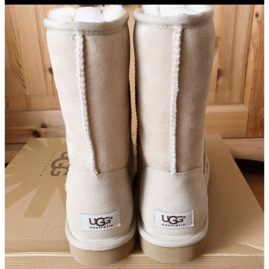 UGG(アグ)の新品　UGG ムートンブーツ　アグ　26㎝　サンド レディースの靴/シューズ(ブーツ)の商品写真