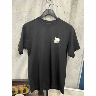 アンディフィーテッド(UNDEFEATED)のUNDEFEATED アンディフィーテッド 黒 半袖 Tシャツ 綿100(Tシャツ/カットソー(半袖/袖なし))