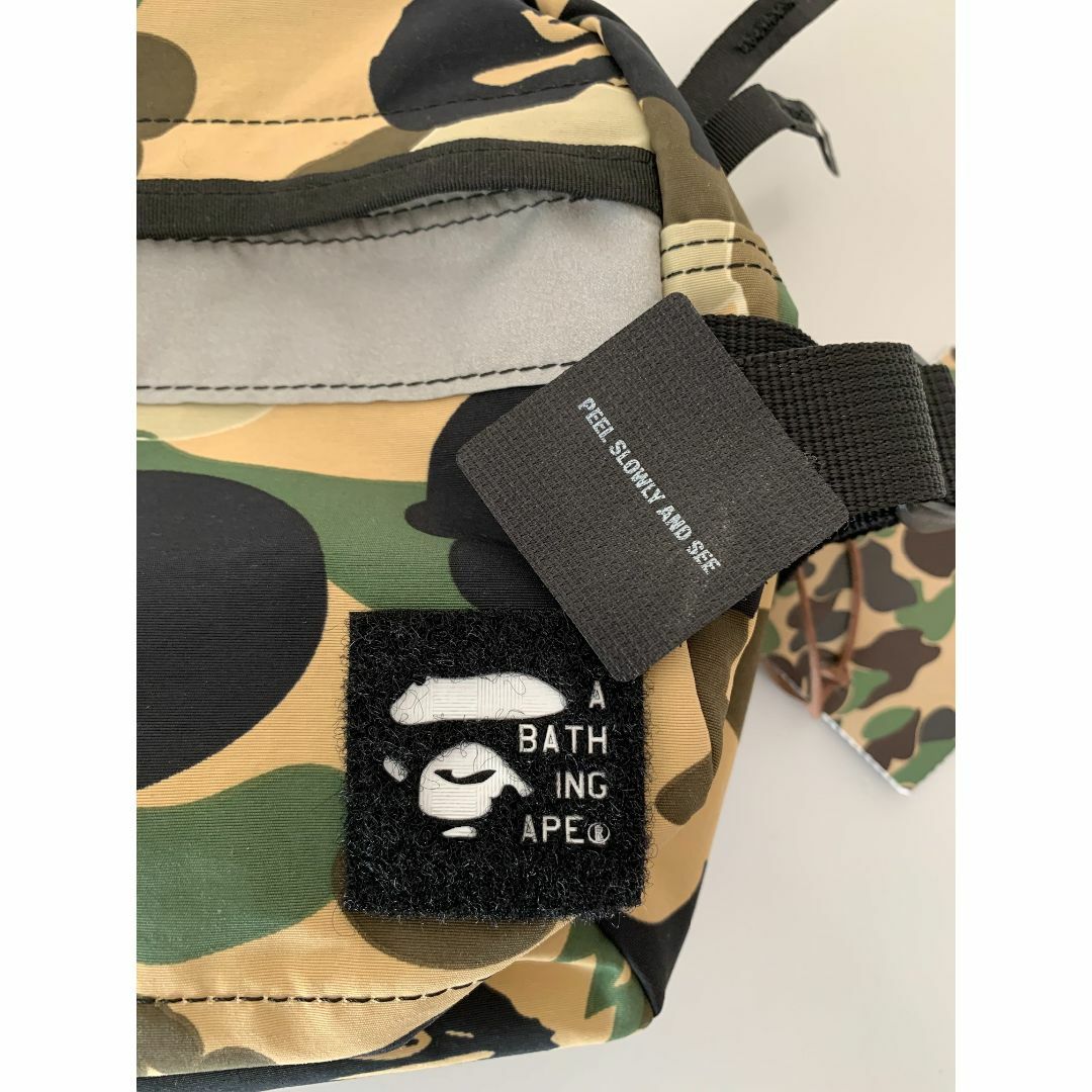 A BATHING APE(アベイシングエイプ)のA BATHING APE x KAWS ウエストバッグ メンズのバッグ(ボディーバッグ)の商品写真