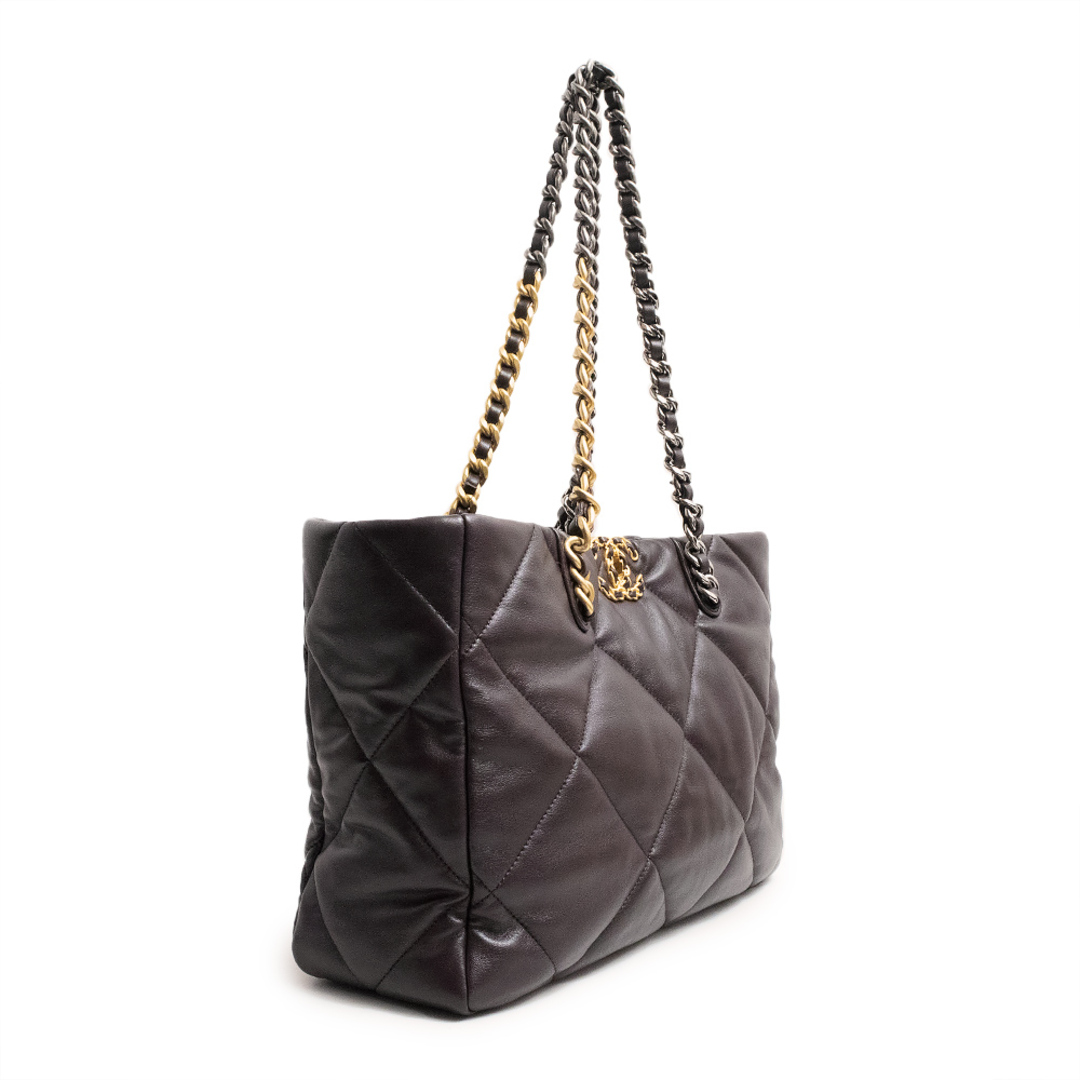CHANEL - シャネル 19 ナインティーン ココマーク マトラッセ チェーン CHANEL - シャネル 19 ナインティーン ココマーク マトラッセ チェーン