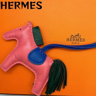 エルメス(Hermes)のエルメスロデオPMチャーム　刻印:A  ユニセックス　本革　ピンク✖️ネイビー(キーホルダー)