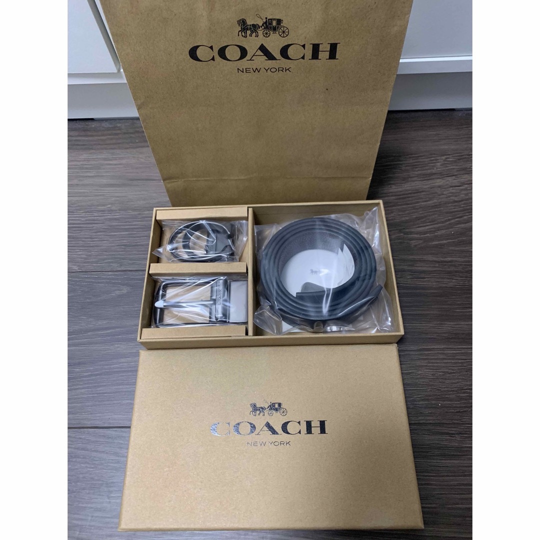 COACH(コーチ)の新品未使用　ショッパー付　コーチ　coach ベルト　リバーシブル　プレゼントに メンズのファッション小物(ベルト)の商品写真