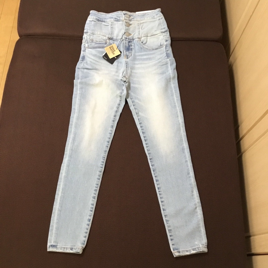 AZUL by moussy(アズールバイマウジー)の【新品】HI-WAIST BUTTON DENIM SKINNYⅡ ハイウエスト レディースのパンツ(デニム/ジーンズ)の商品写真