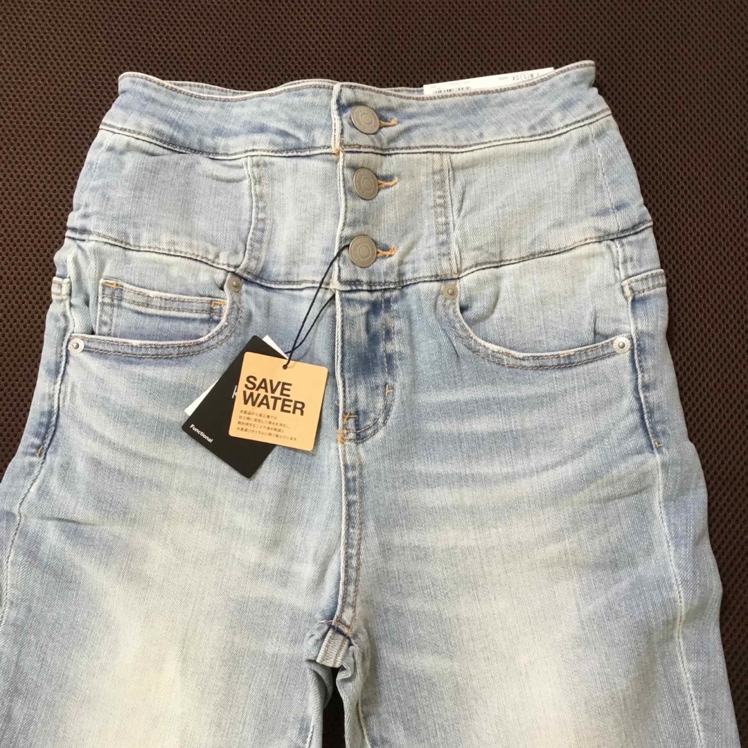 AZUL by moussy(アズールバイマウジー)の【新品】HI-WAIST BUTTON DENIM SKINNYⅡ ハイウエスト レディースのパンツ(デニム/ジーンズ)の商品写真