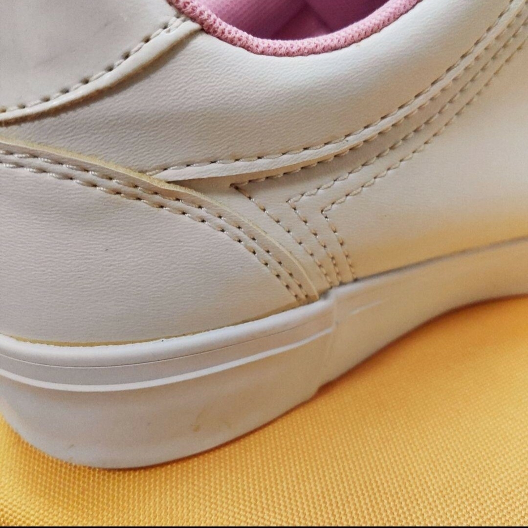 BENETTON(ベネトン)のベネトン　白　スニーカー　ピンク　23.5cm レディースの靴/シューズ(スニーカー)の商品写真