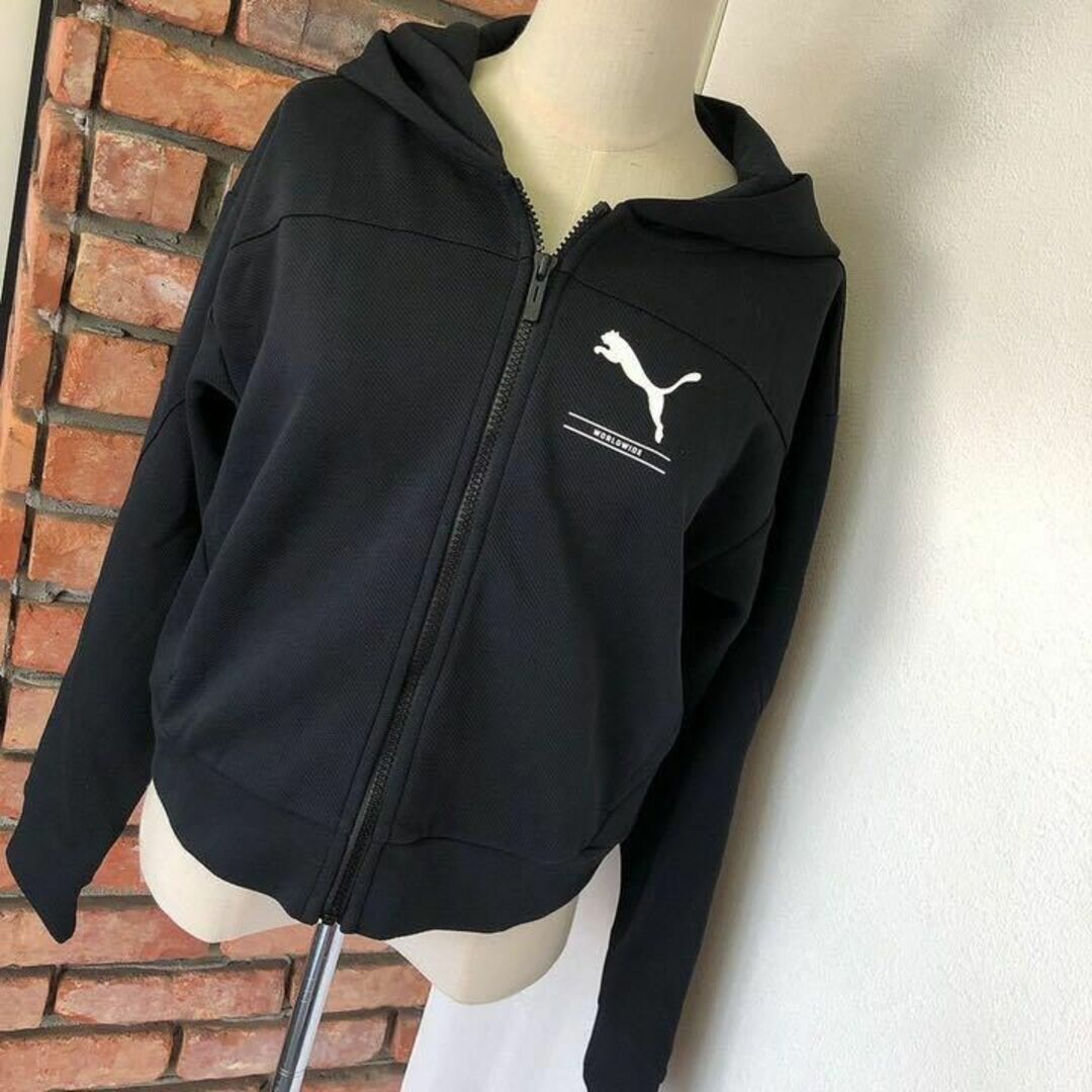 PUMA(プーマ)の★未使用タグ付 PUMA　プーマ パーカ ブラック　ブラック　レディース　S レディースのトップス(パーカー)の商品写真