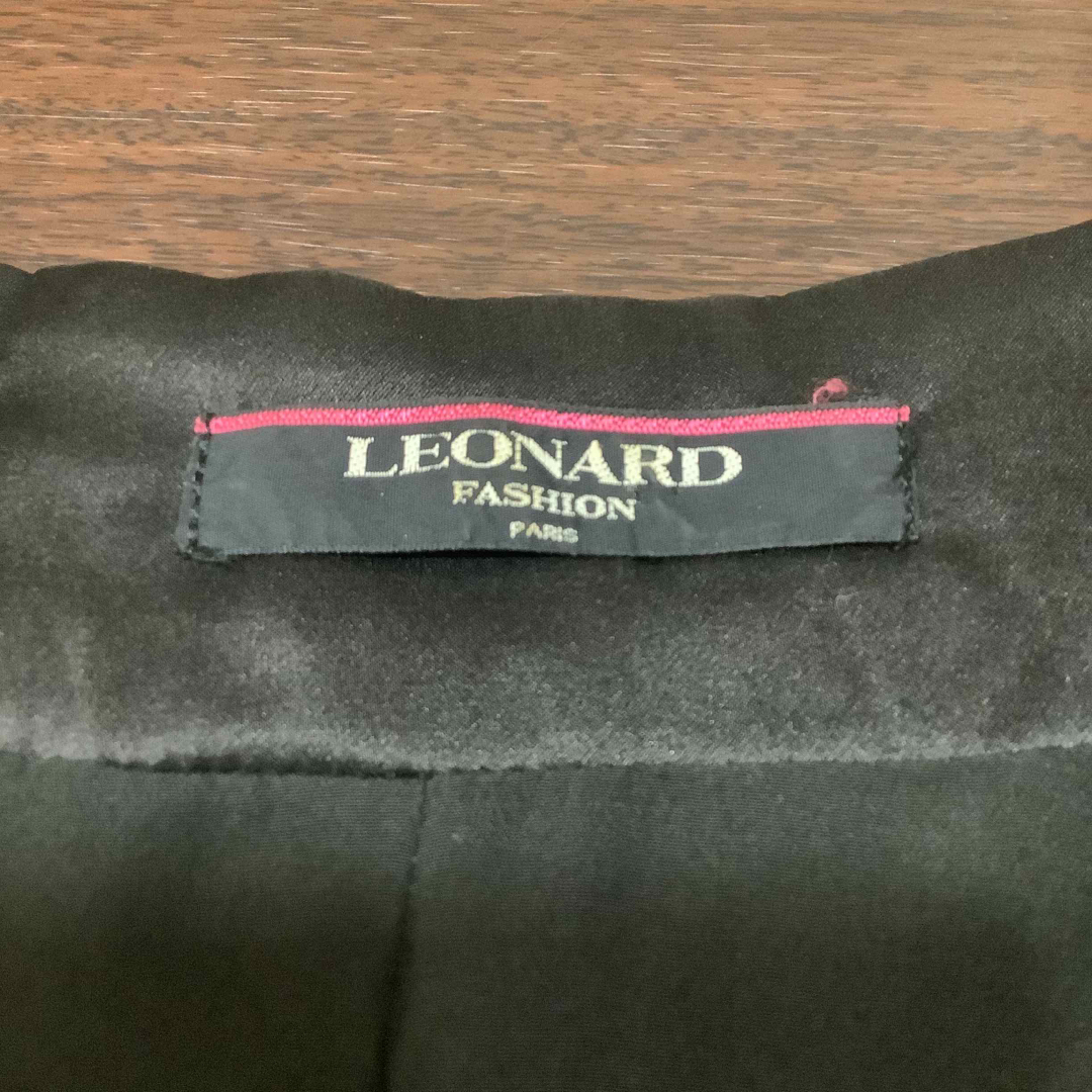 LEONARD(レオナール)のレオナール LEONARD 金ボタン ノーカラー ダウン ジャケット9AR レディースのジャケット/アウター(ノーカラージャケット)の商品写真