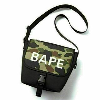 アベイシングエイプ(A BATHING APE)の【新品未使用】A BATHING APE カモ柄ショルダーバッグ(ショルダーバッグ)