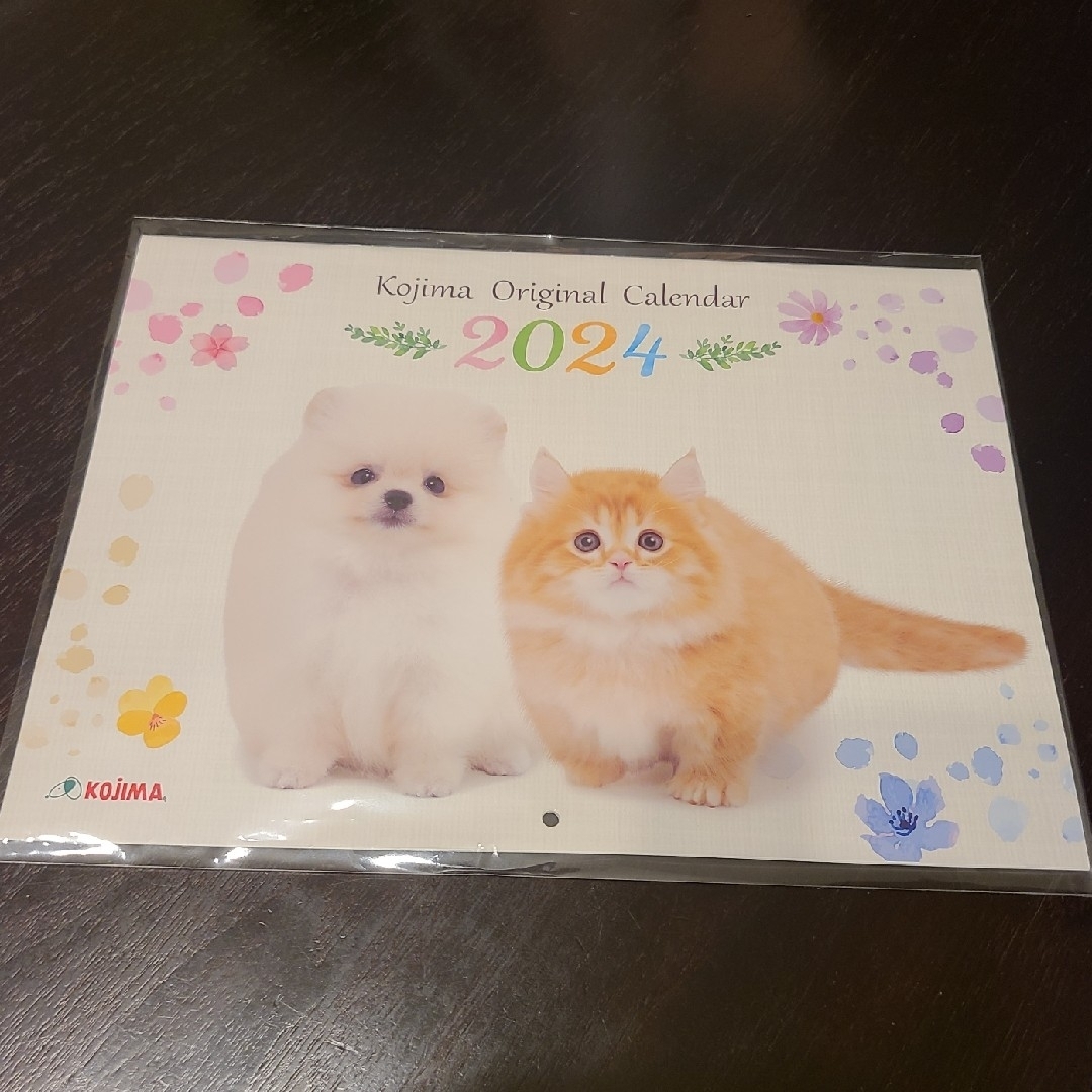 新品未開封　2024年　年間カレンダー　犬猫　壁掛け　コジマオリジナルカレンダー インテリア/住まい/日用品の文房具(カレンダー/スケジュール)の商品写真