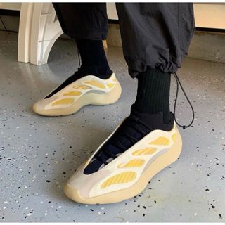 イージー(YEEZY（adidas）)のADiDAS YEEZY 700 V3 SAFFLOWER アディダス　イージー(スニーカー)