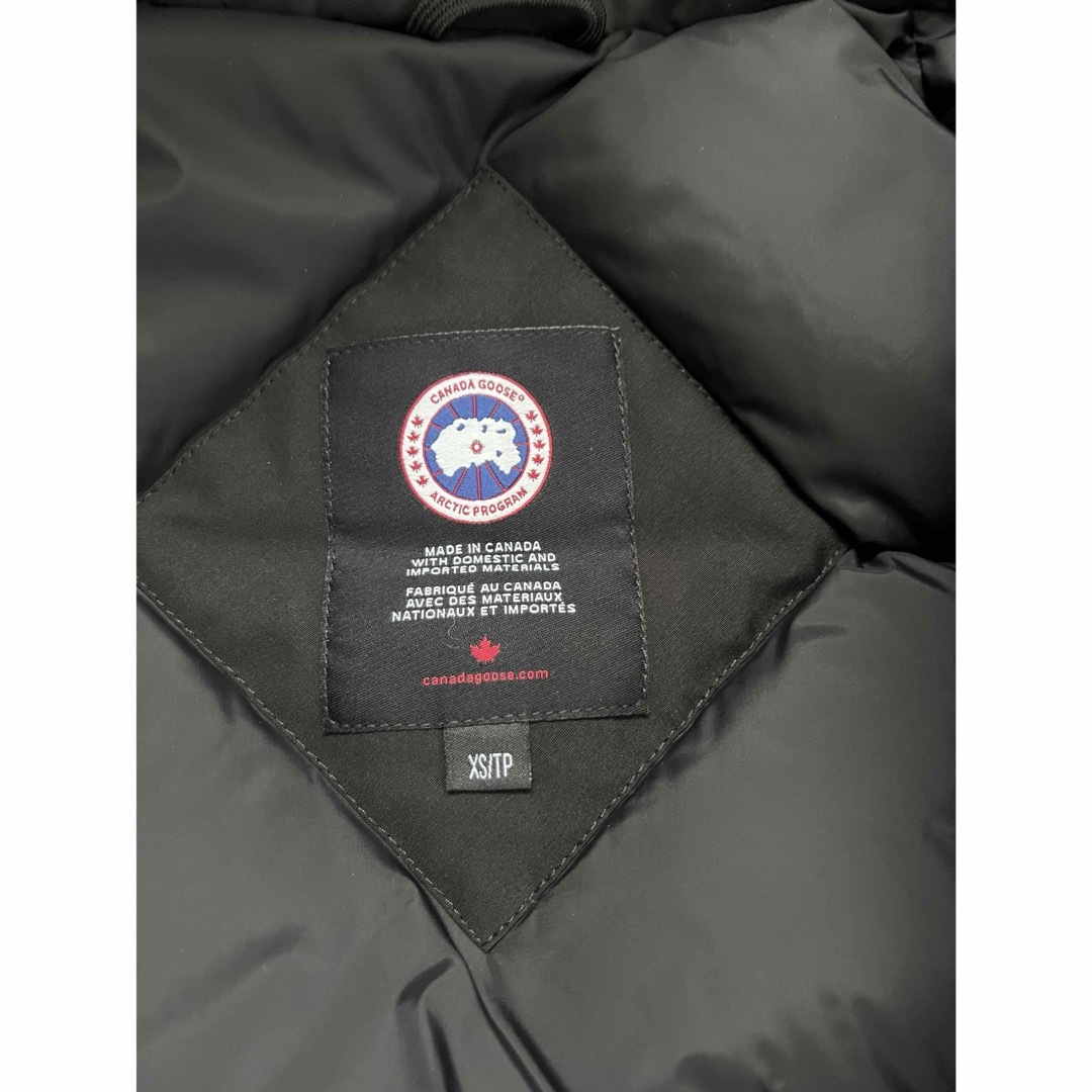 CANADA GOOSE(カナダグース)のカナダグース　ダウン レディースのジャケット/アウター(ダウンジャケット)の商品写真