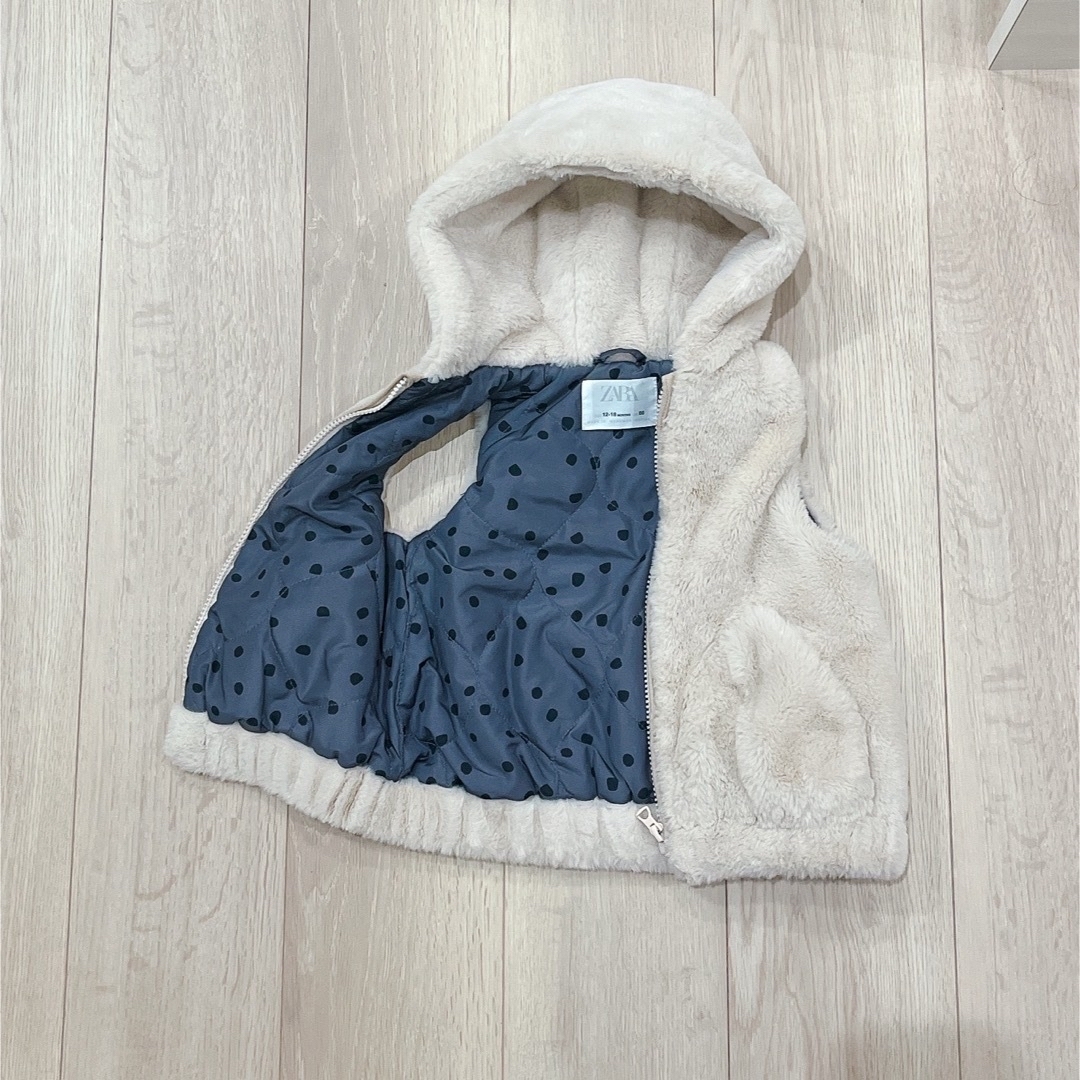 ZARA KIDS(ザラキッズ)のザラキッズ　ファーベスト　サイズ86㎝ キッズ/ベビー/マタニティのキッズ服女の子用(90cm~)(ジャケット/上着)の商品写真