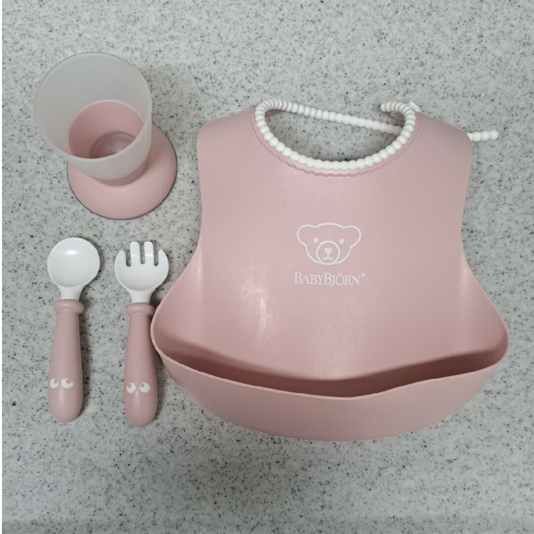 BABYBJORN(ベビービョルン)のエプロン　コップ　スプーン　フォーク キッズ/ベビー/マタニティの授乳/お食事用品(お食事エプロン)の商品写真