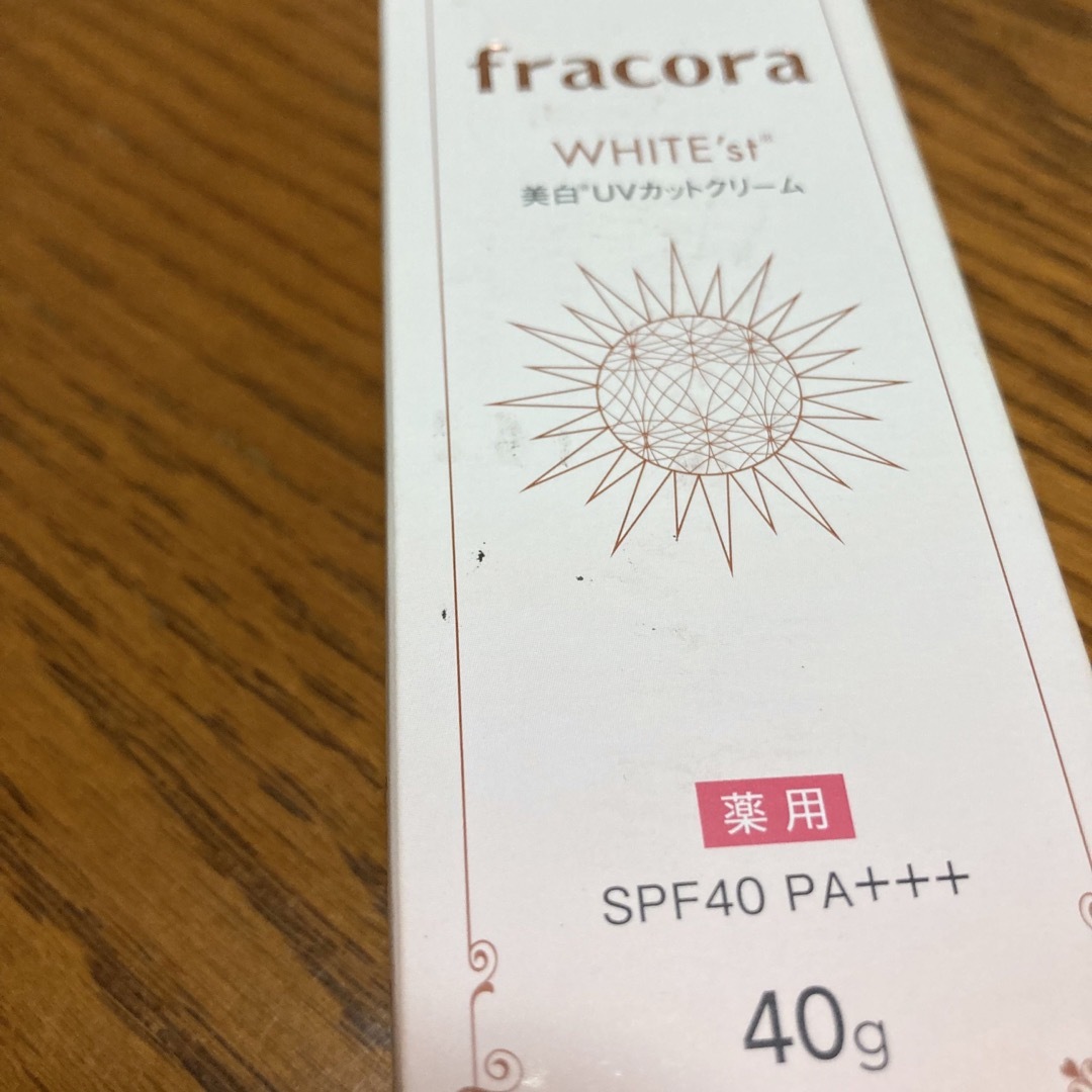 フラコラ(フラコラ)の新品未開封 フラコラ fracora WHITE'st 美白UVカットクリーム コスメ/美容のボディケア(日焼け止め/サンオイル)の商品写真