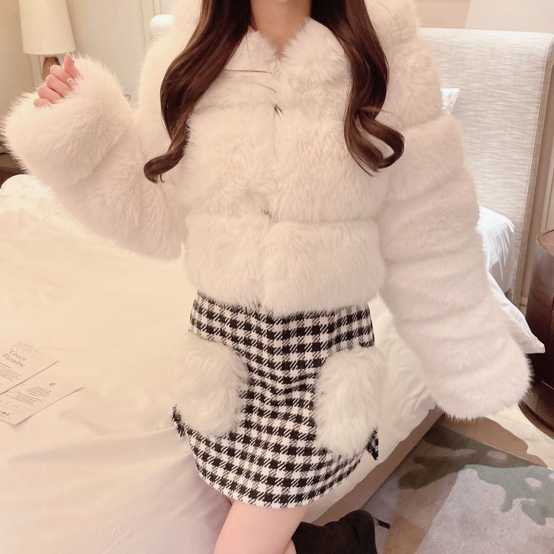 eimy istoire(エイミーイストワール)のLumignon 🤍pure white hoodie fur coat レディースのジャケット/アウター(毛皮/ファーコート)の商品写真