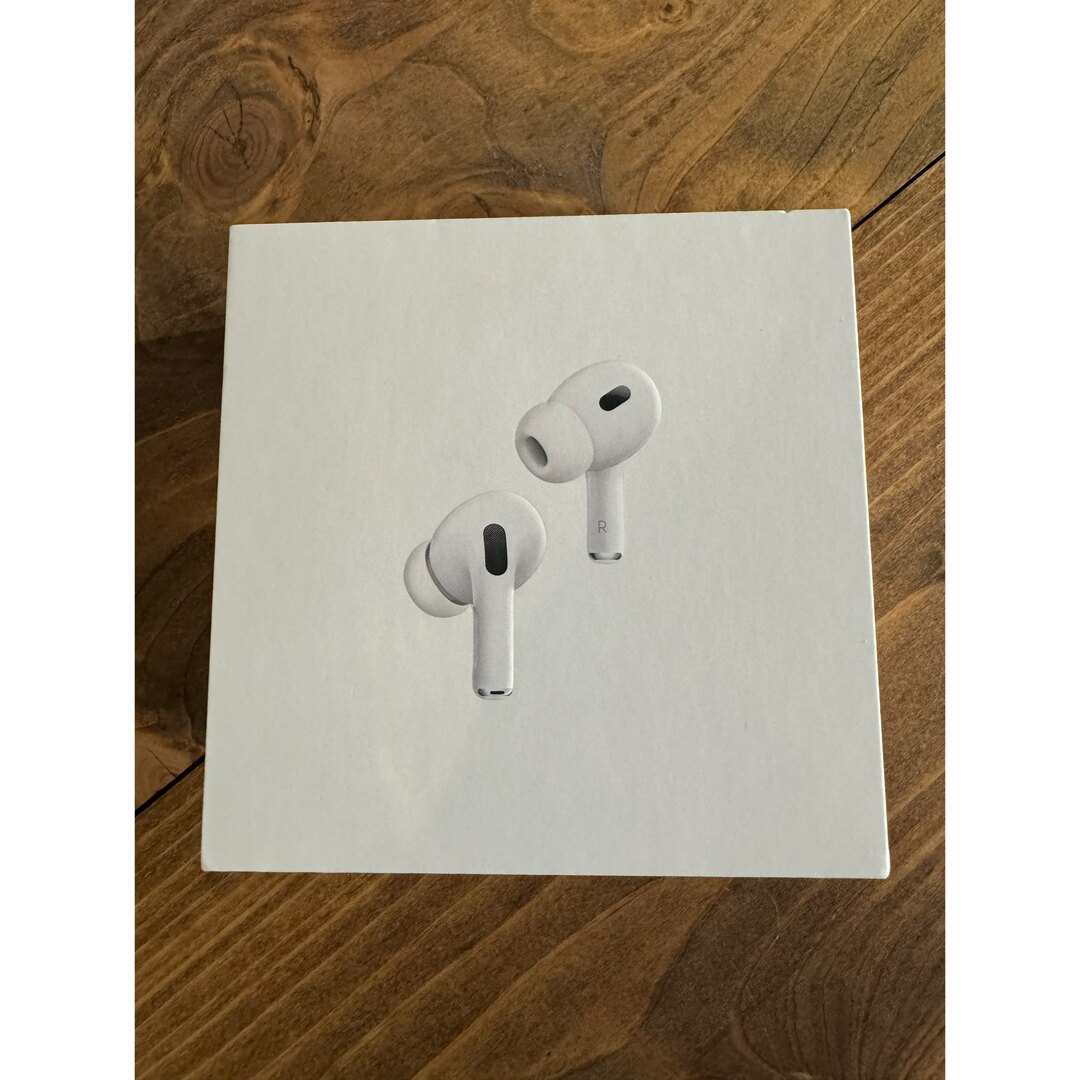 Apple(アップル)のAirPods Pro 第二世代　2個セット スマホ/家電/カメラのオーディオ機器(ヘッドフォン/イヤフォン)の商品写真