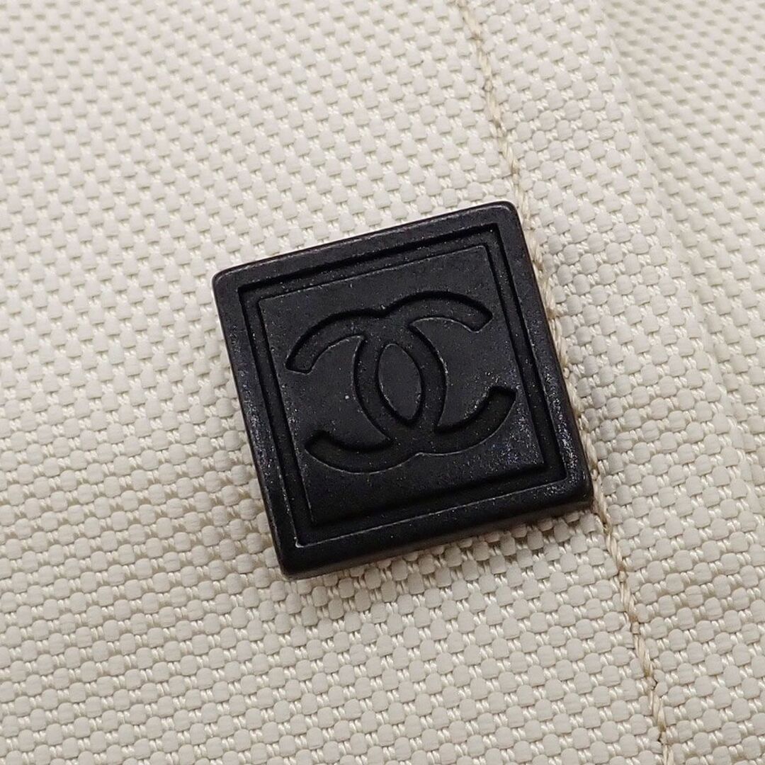 CHANEL(シャネル)の美品 シャネル スポーツライン ジャケット P22996V13528 アイボリー ブラック ココマーク 40 ポリアミド レディース ファッション レディースのジャケット/アウター(テーラードジャケット)の商品写真