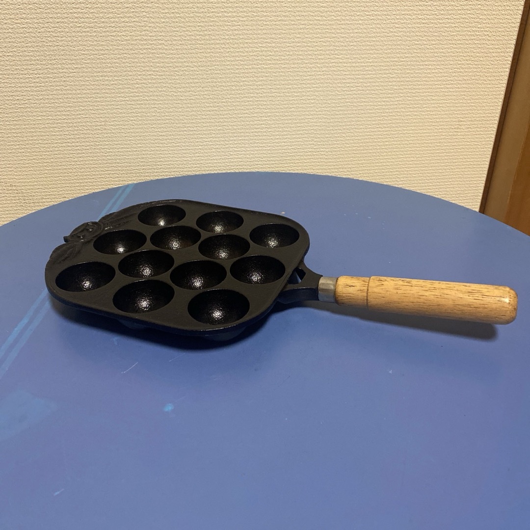 鋳鉄たこ焼き器12穴たこ焼きプレート スマホ/家電/カメラの調理家電(たこ焼き機)の商品写真