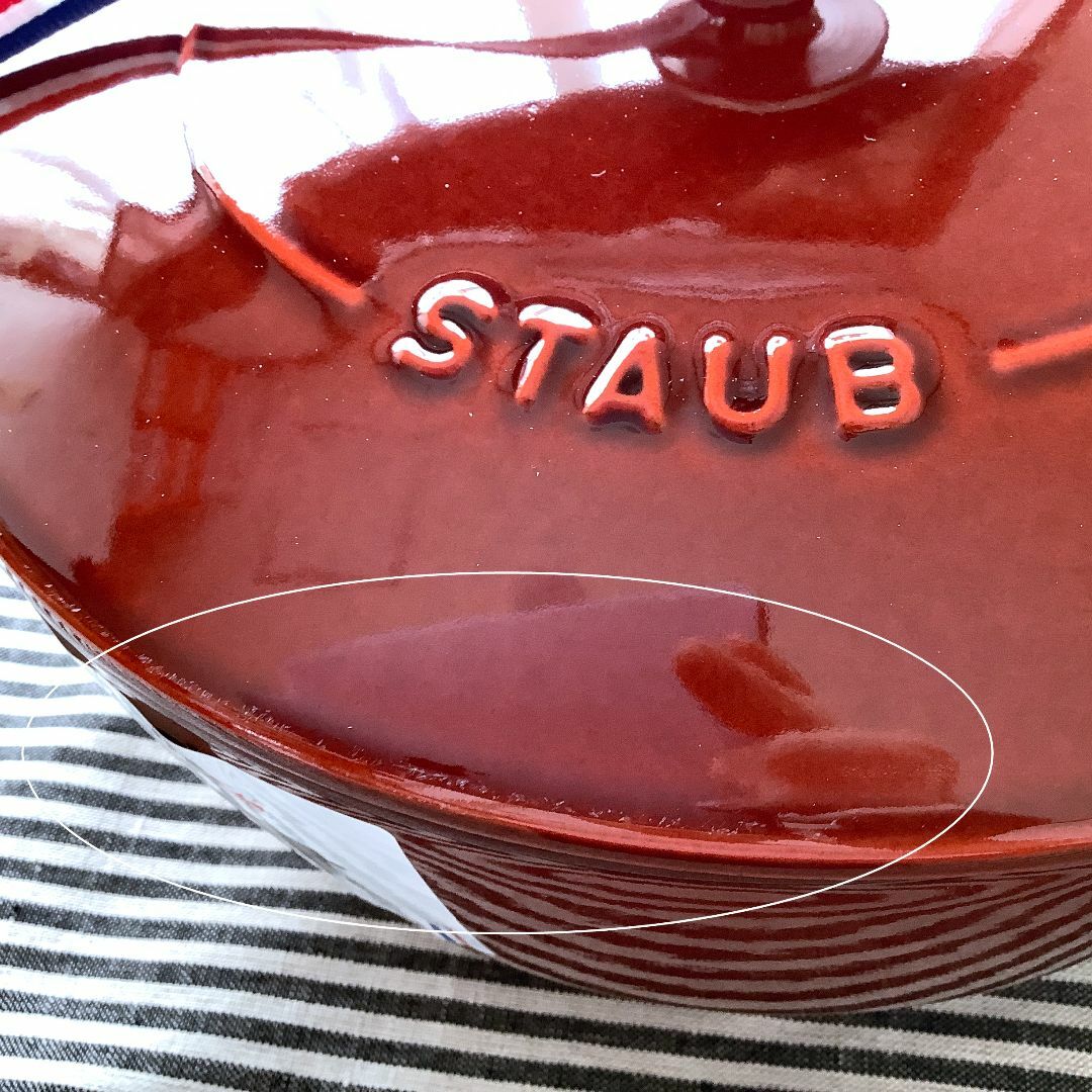 STAUB(ストウブ)の【ちょい傷デッドストック】ストウブ ワナベ 24センチ ルージュ / レッド インテリア/住まい/日用品のキッチン/食器(鍋/フライパン)の商品写真