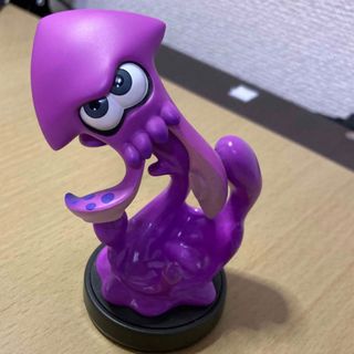 ニンテンドウ(任天堂)のアミーボ　スプラトゥーン　ネオンパープル　イカ(ゲームキャラクター)