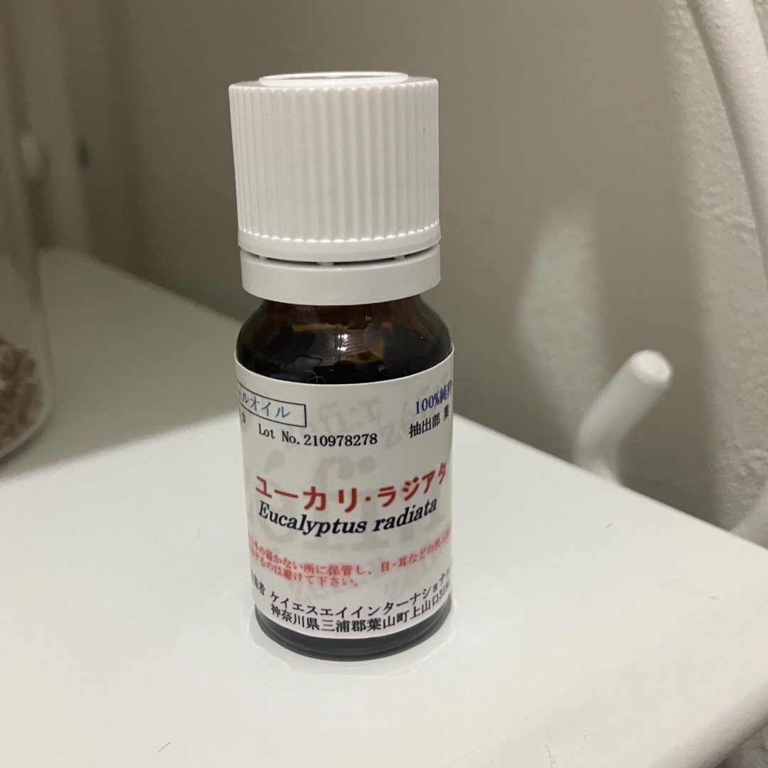 ユーカリ　精油　10ml コスメ/美容のリラクゼーション(エッセンシャルオイル（精油）)の商品写真