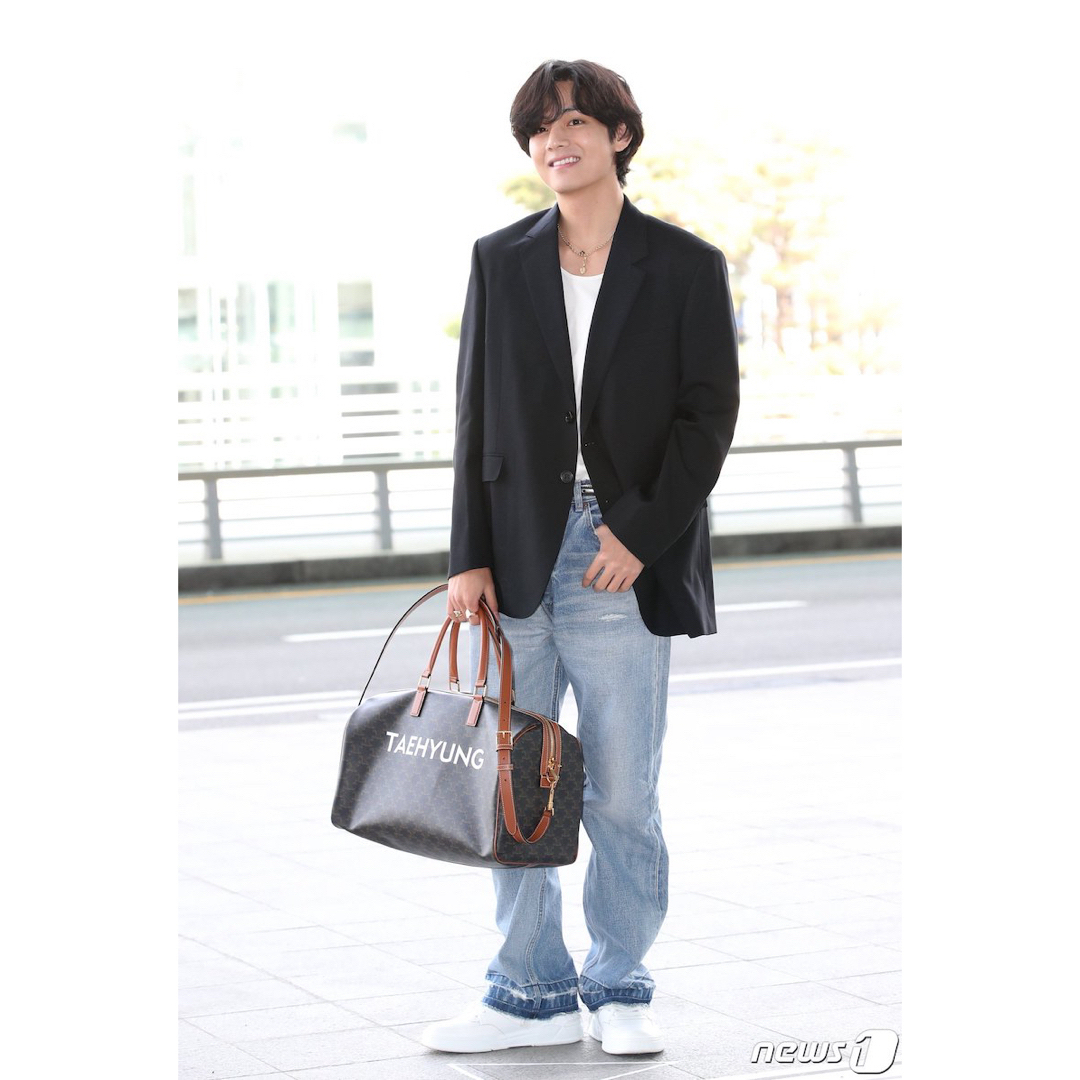 celine(セリーヌ)のBTSテテ着用モデル Celine22aw ウェスリージーンズ メンズのパンツ(デニム/ジーンズ)の商品写真