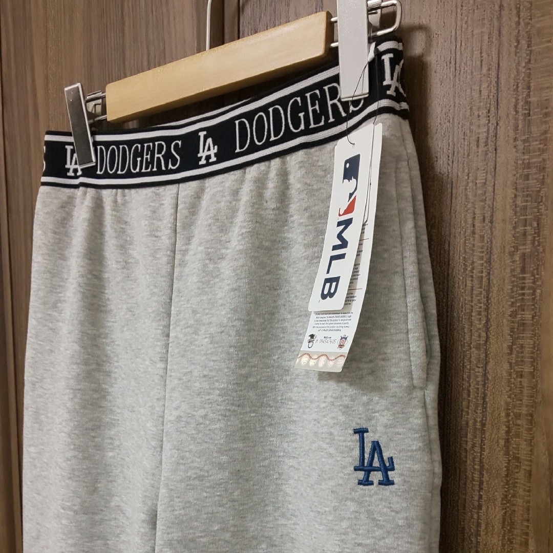 MLB(メジャーリーグベースボール)の【未使用】ロサンゼルス・ドジャース 裏起毛LA刺繍スウェットパンツ M／グレー レディースのパンツ(カジュアルパンツ)の商品写真