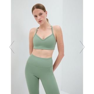 ギャップ(GAP)のGapfit リサイクルパワー ミディアムインパクトスポーツブラ(トレーニング用品)