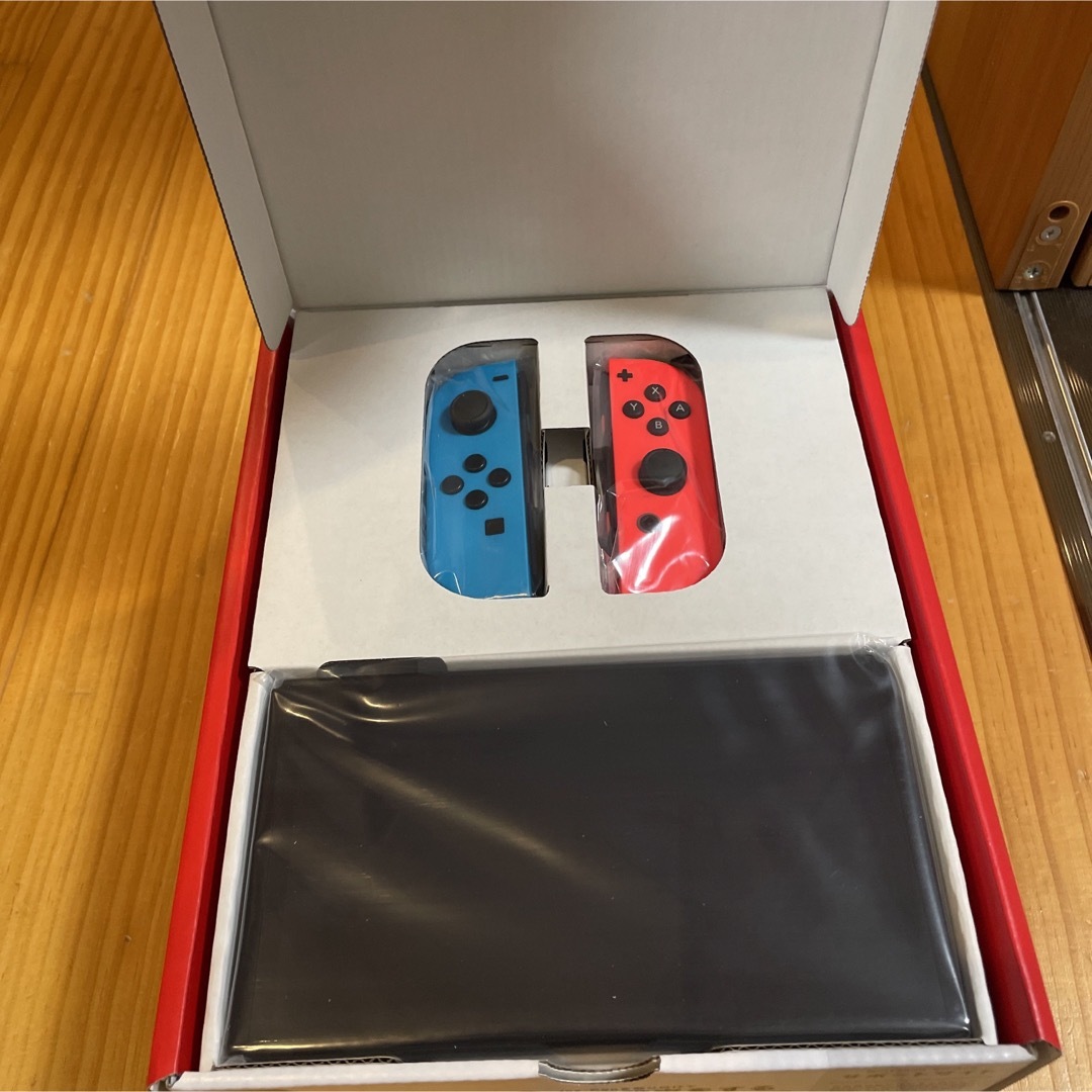 Nintendo Switch(ニンテンドースイッチ)のNintendo Switch有機EL エンタメ/ホビーのゲームソフト/ゲーム機本体(家庭用ゲーム機本体)の商品写真