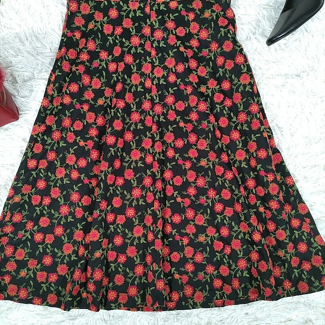 Sybillaシビラ◎美品✨膝丈ワンピース(M)お洒落 花柄刺繍 ノースリーブ