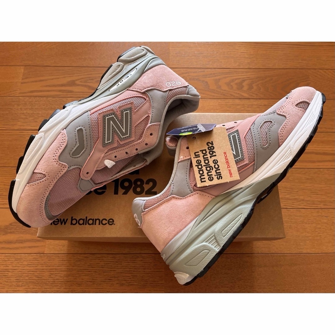 New Balance(ニューバランス)の新品 NEW BALANCE ピンクM920PNKスニーカーuk7.5 26cm メンズの靴/シューズ(スニーカー)の商品写真