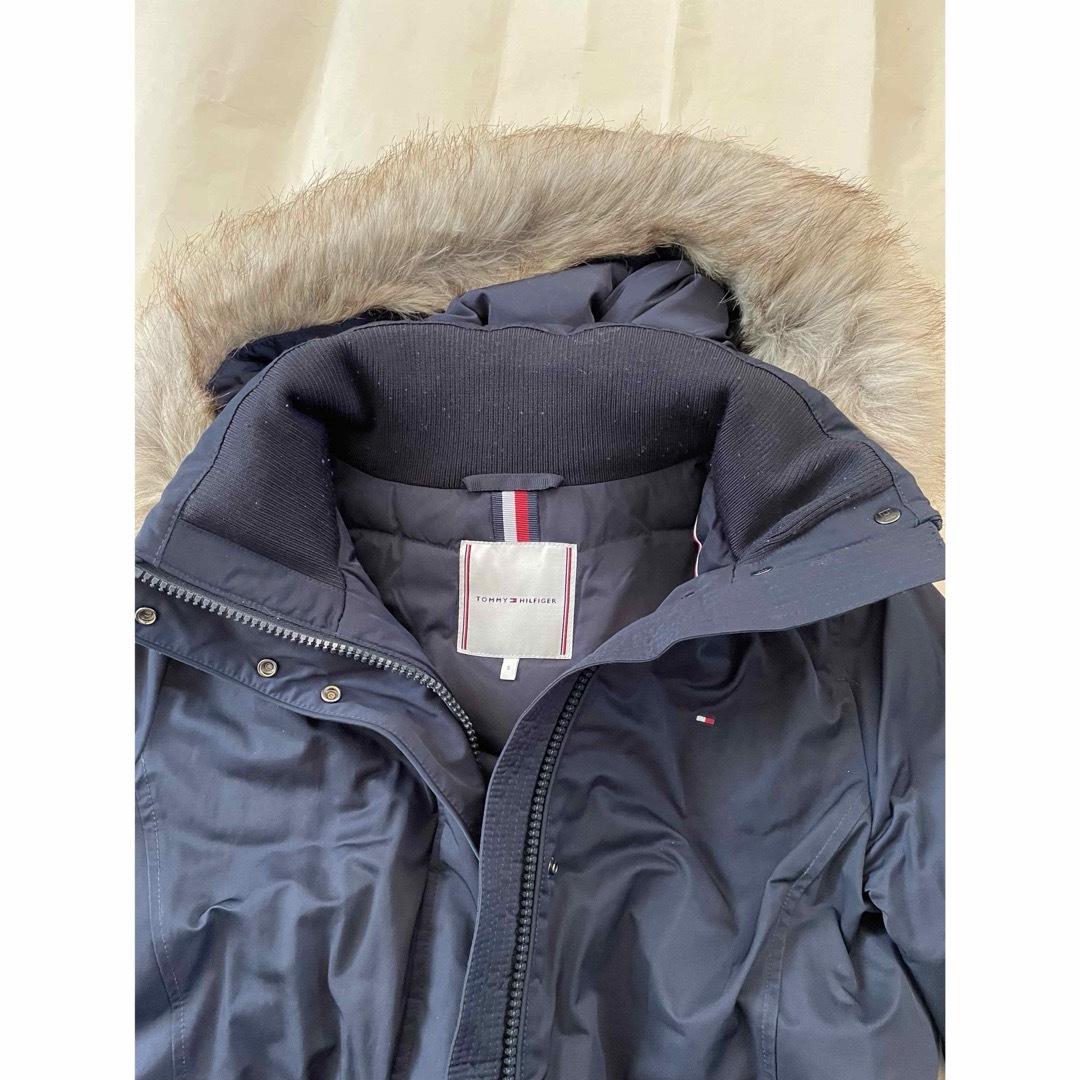 TOMMY HILFIGER(トミーヒルフィガー)のTOMMY HILFIGER ダウンコート　ネイビー　フード　ファー　S トミー レディースのジャケット/アウター(ダウンコート)の商品写真