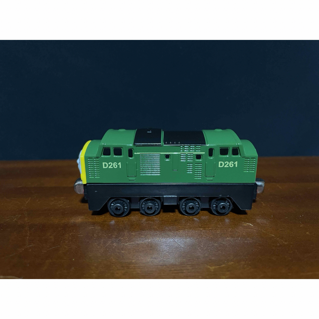 トーマス ミニカー D216 ディーゼル機関車 クラス40の通販 by お トーマス ミニカー D216 ディーゼル機関車 クラス40の通販 by お