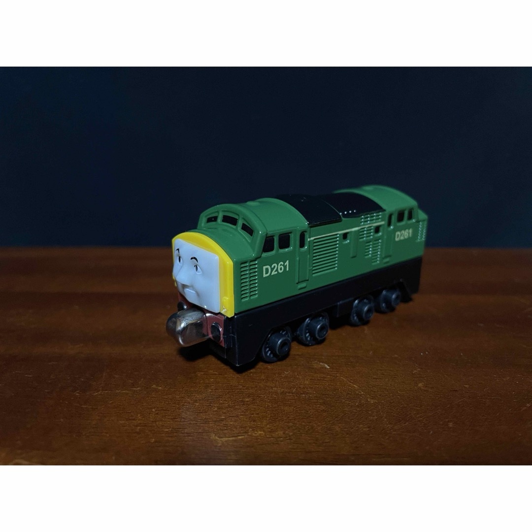 トーマス ミニカー D216 ディーゼル機関車 クラス40の通販 by お トーマス ミニカー D216 ディーゼル機関車 クラス40の通販 by お