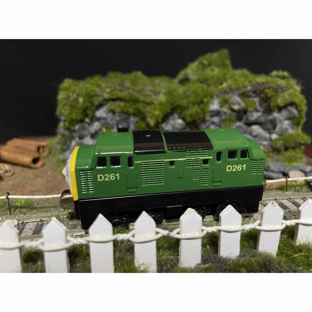 トーマス ミニカー D216 ディーゼル機関車 クラス40の通販 by お トーマス ミニカー D216 ディーゼル機関車 クラス40の通販 by お