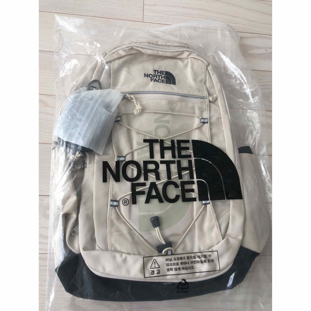 THE NORTH FACE(ザノースフェイス)の新品　ノースフェイス　リュック　バックパック　男女兼用　ポーチ付き　大容量 レディースのバッグ(リュック/バックパック)の商品写真