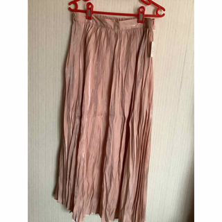 ショコラフィネローブ(chocol raffine robe)のシャイニープリーツロングスカート　ピンク　新品未使用(ロングスカート)