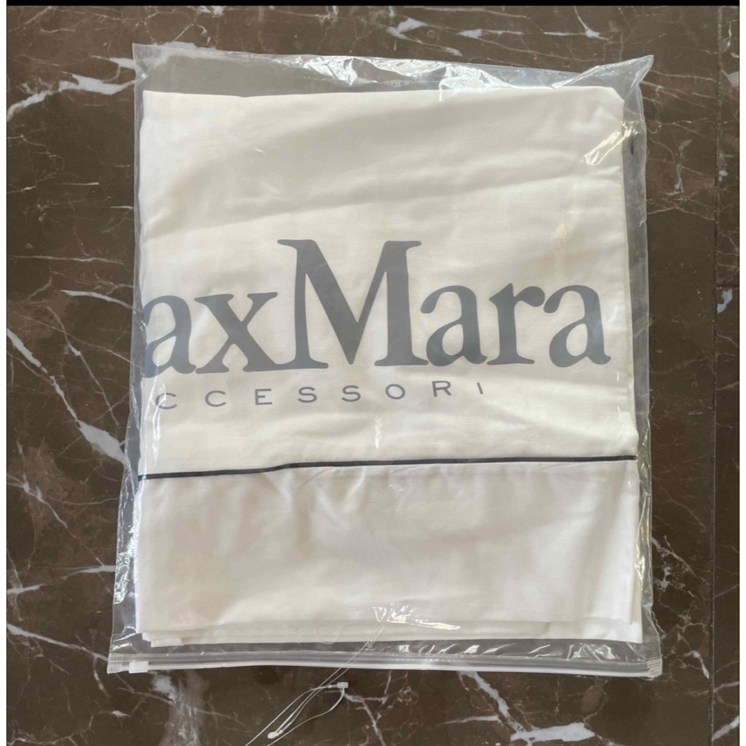 Max Mara(マックスマーラ)のMax Mara tebe  テディベアケープ　新品タグ付き レディースのジャケット/アウター(ポンチョ)の商品写真