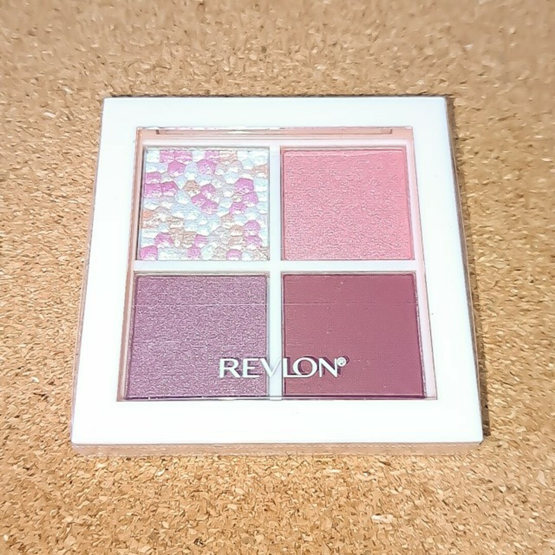 REVLON(レブロン)の新品 レブロン ダズル アイシャドウ クアッド 003 ヴィンテージローズ コスメ/美容のベースメイク/化粧品(アイシャドウ)の商品写真