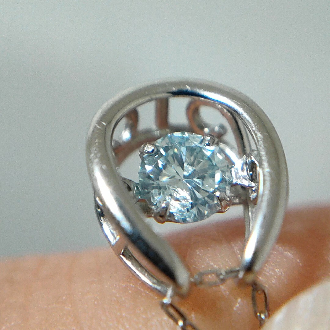 pt900  ブルーダイヤモンド 一粒  ネックレス  馬蹄 ホースシュー1粒ダイヤモンド