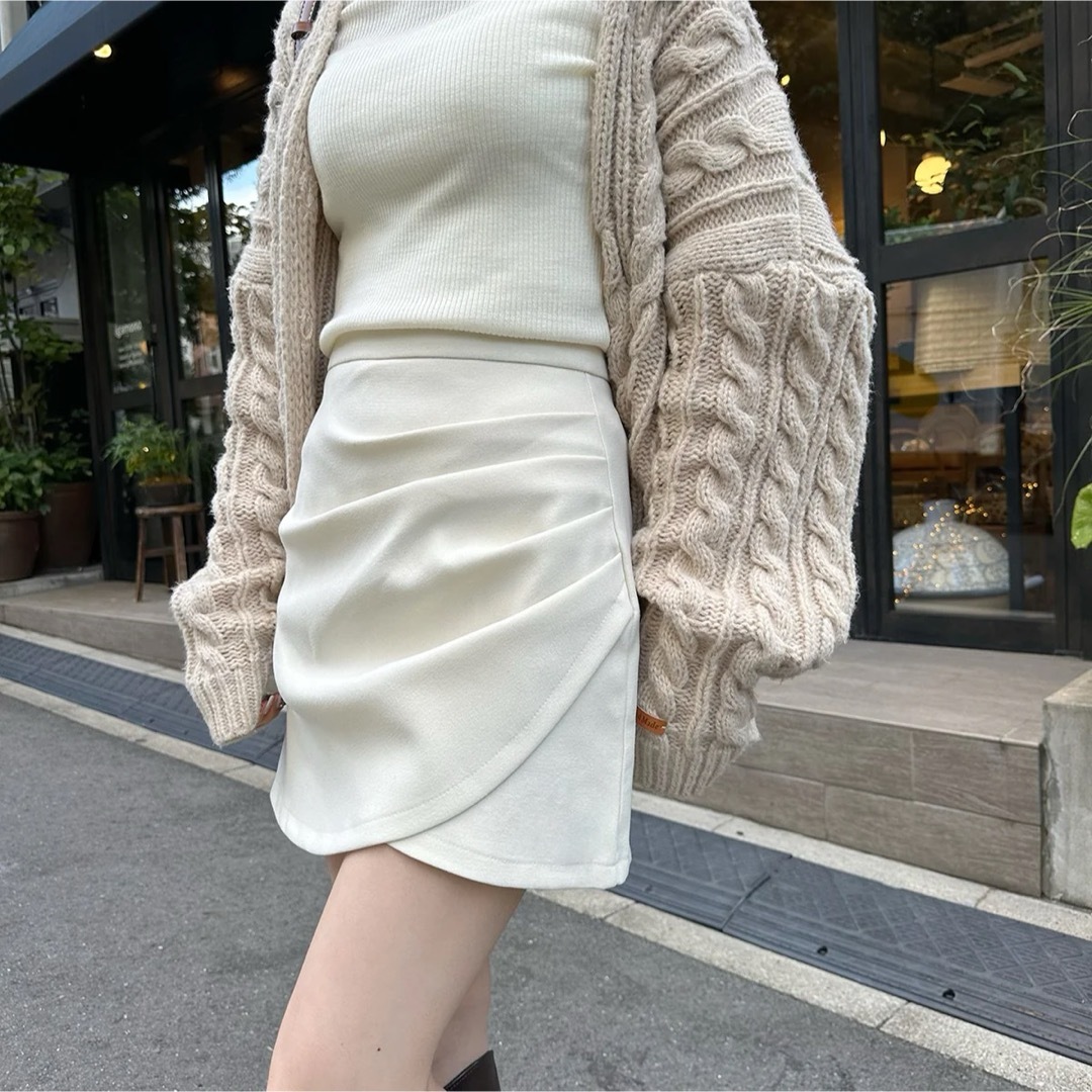 ドレープミニスカート　ホワイト レディースのスカート(ミニスカート)の商品写真
