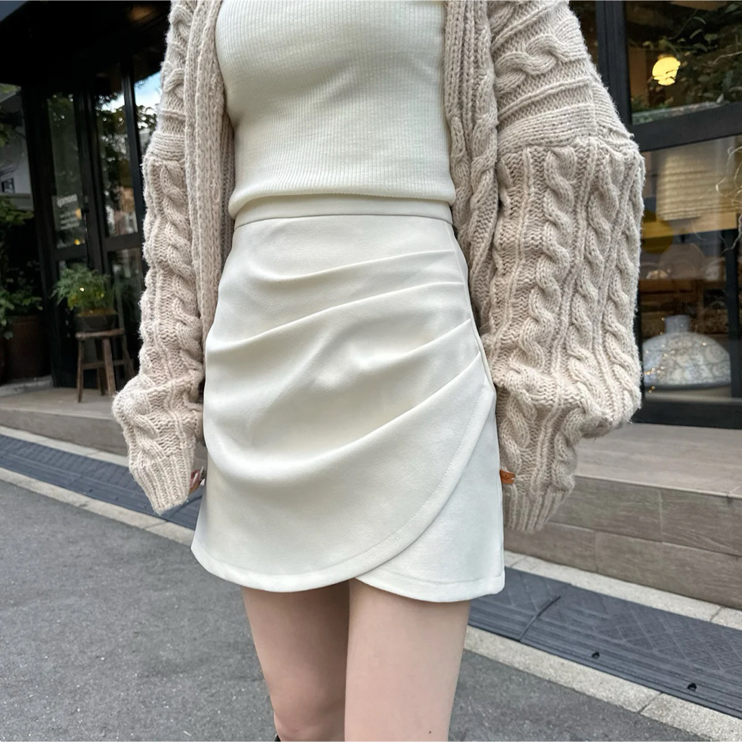 ドレープミニスカート　ホワイト レディースのスカート(ミニスカート)の商品写真