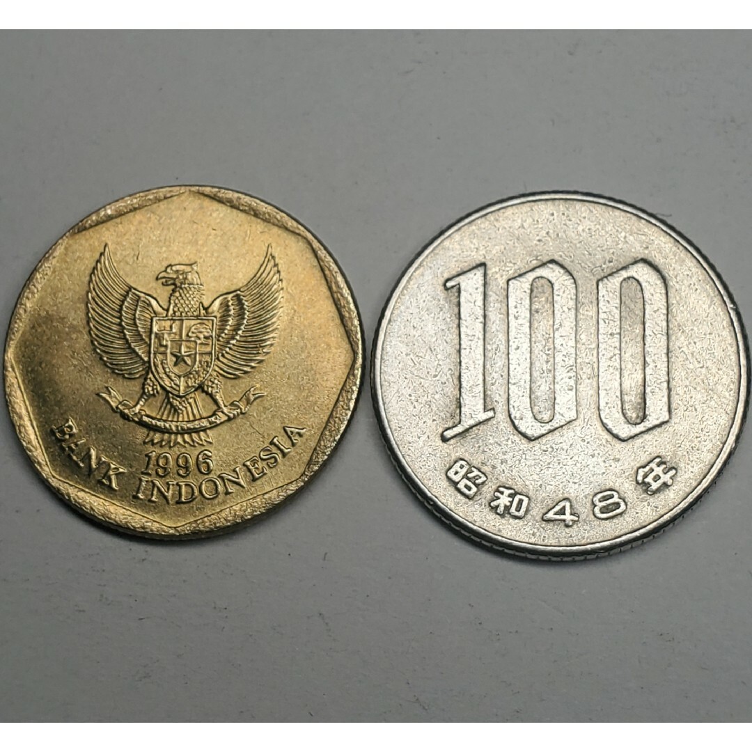レアインドネシア100ルピア1996%年雄牛レース エンタメ/ホビーの美術品/アンティーク(貨幣)の商品写真