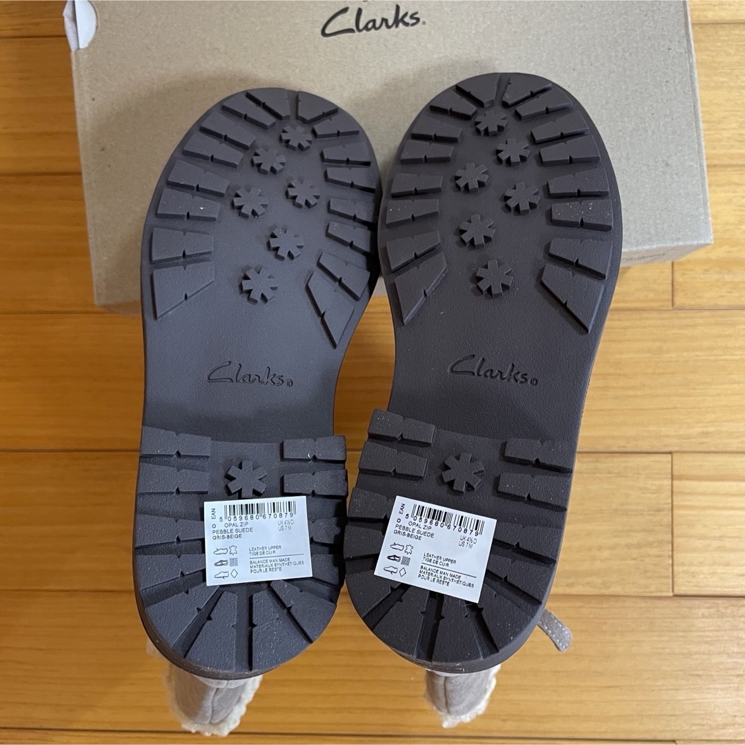 Clarks(クラークス)の【新品】クラークス 2way ボアブーツ Opal Zip スエード ベージュ レディースの靴/シューズ(ブーツ)の商品写真