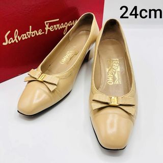 サルヴァトーレフェラガモ(Salvatore Ferragamo)のフェラガモ パンプス ヒール 24cm ヒール4cm ヴァラリボン(ハイヒール/パンプス)